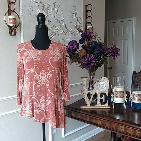 Picadilly Fashion Floral Embroidered Asymmetric Top. Size SP - Picture 5 of 16